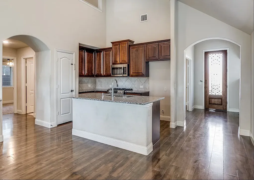 4 bed, 2322 sqft, $3,350 — Photo 4