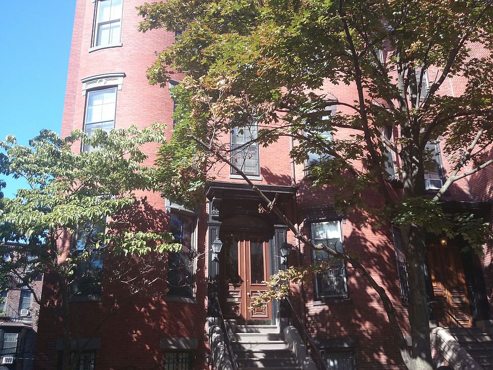 2nd image of 128 Pembroke St
