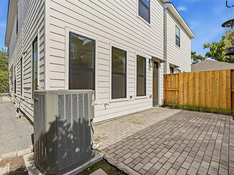 1435 Lawrence St — Photo 26
