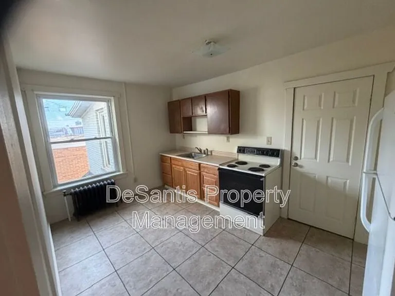 210 N Liberty St #3 — Photo 5