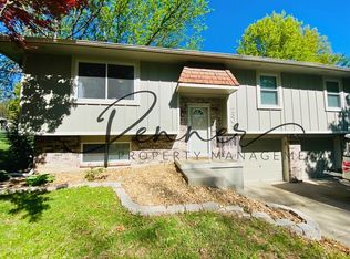 2309 SW Keystone Dr, Blue Springs, MO 64014