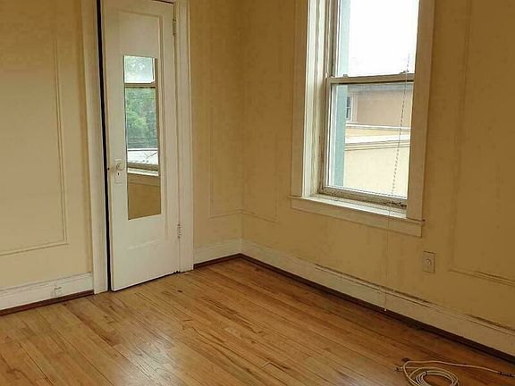 4th image of 23-03 43rd St #11