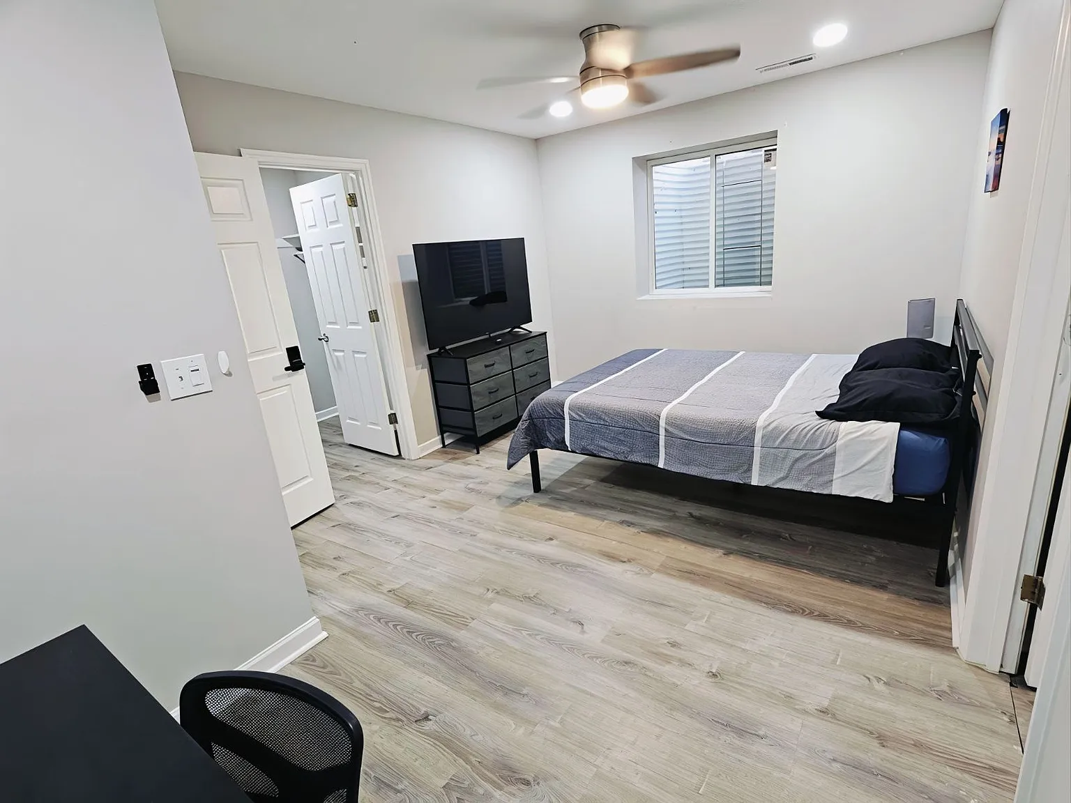 12 bed, 4065 sqft, $670 — Photo 4