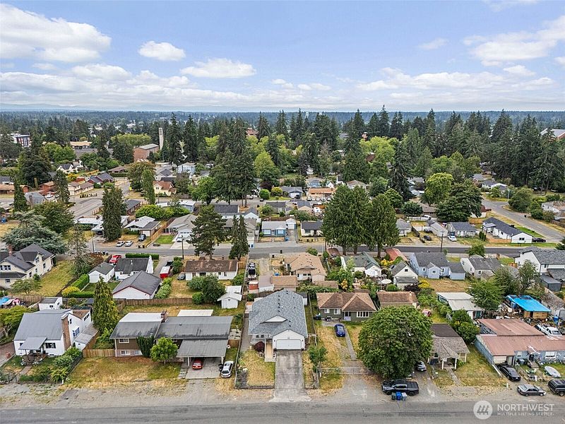 3rd image of 628 S 117th Street