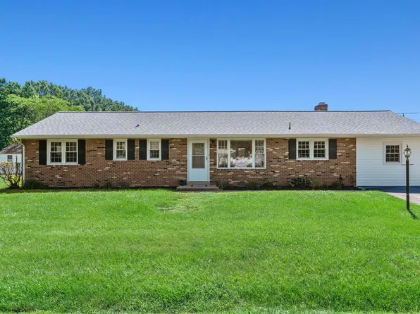 14613 Featherstone Rd, Woodbridge, VA 22191
