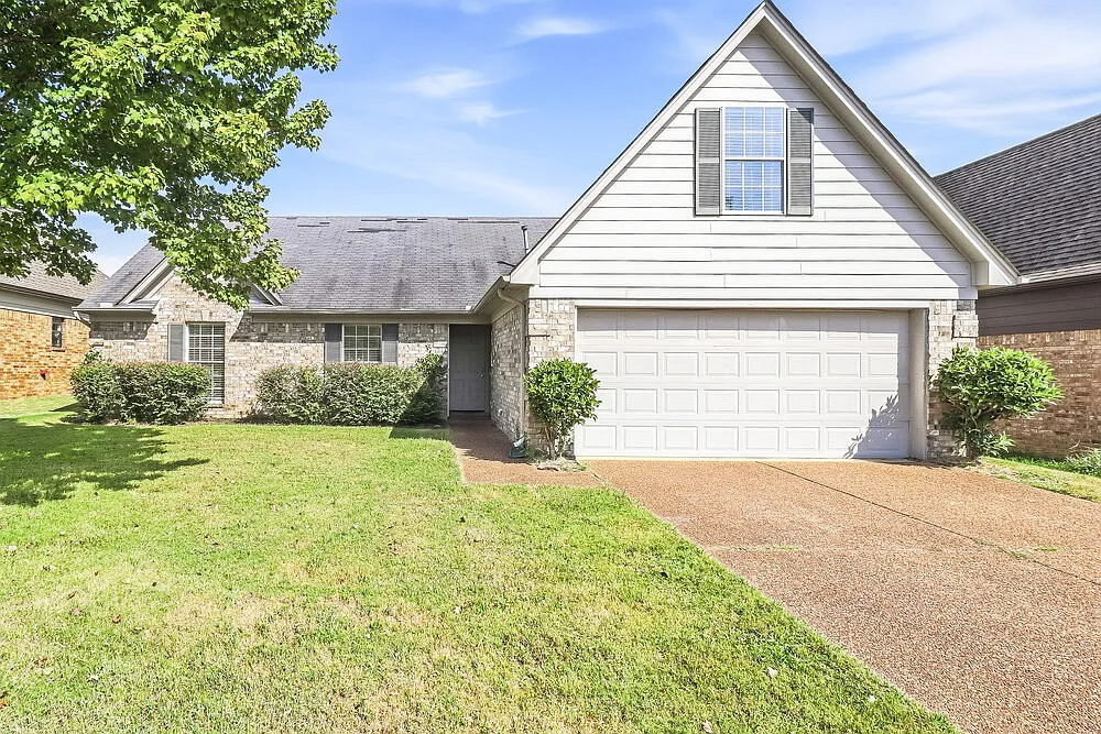 3 bed, 2.0 bath, 1918 sqft, $2,045 — Photo 1