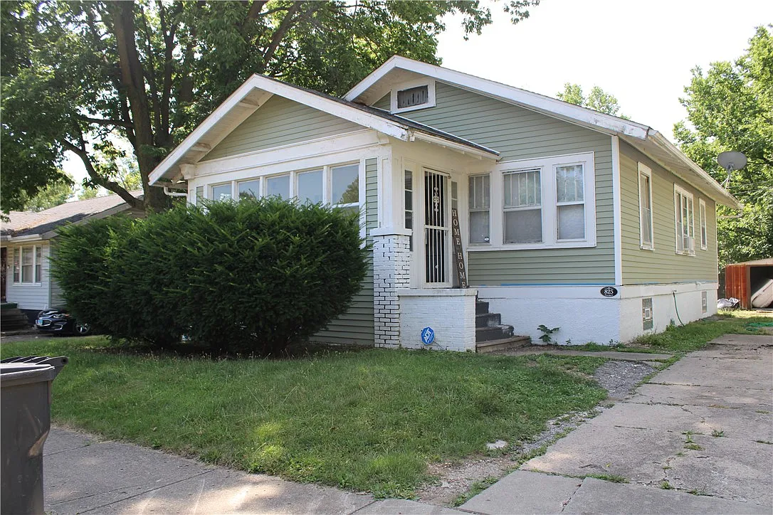 825 W Elm St photo 1