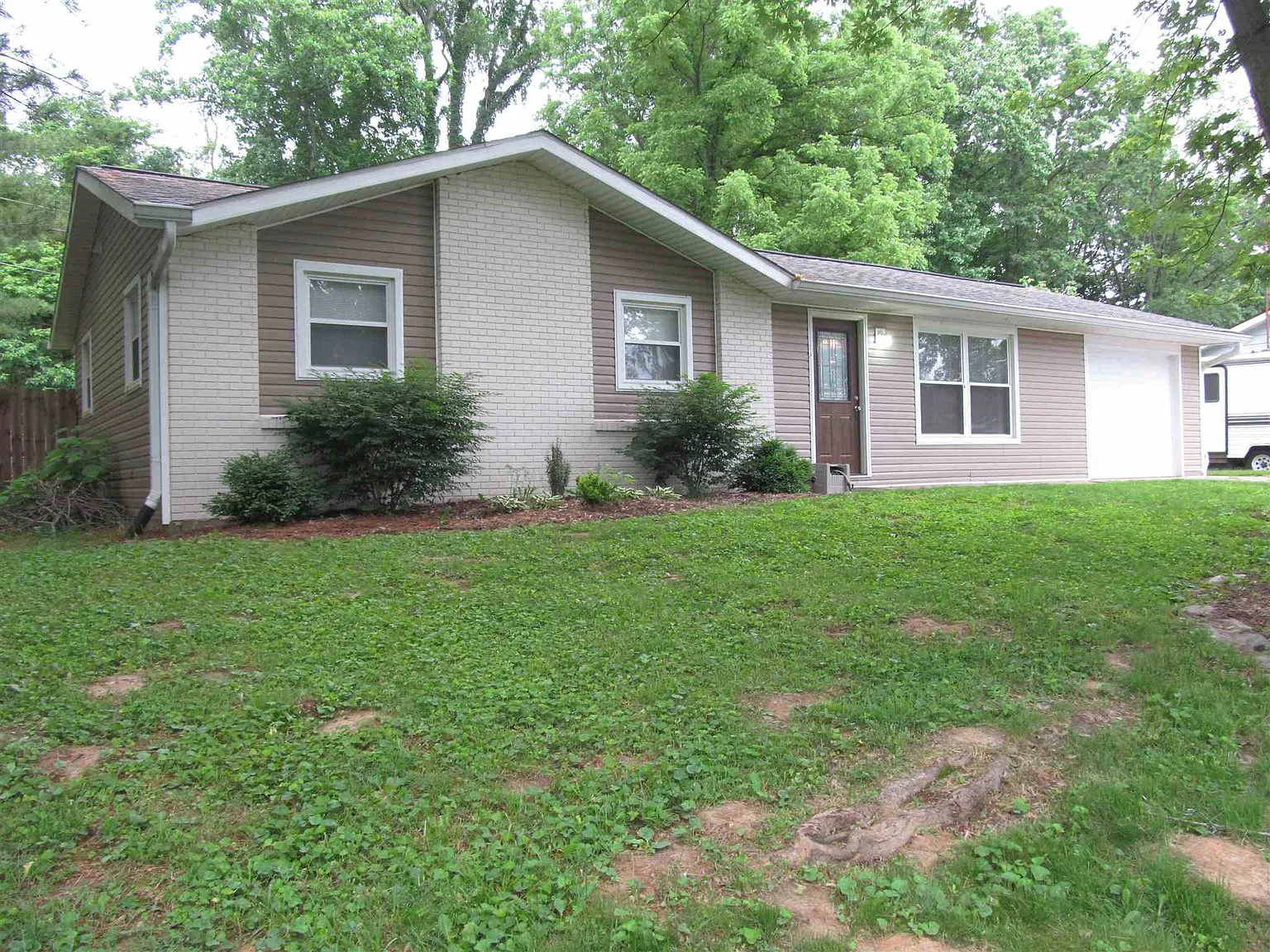 521 N Chandler Dr photo 1