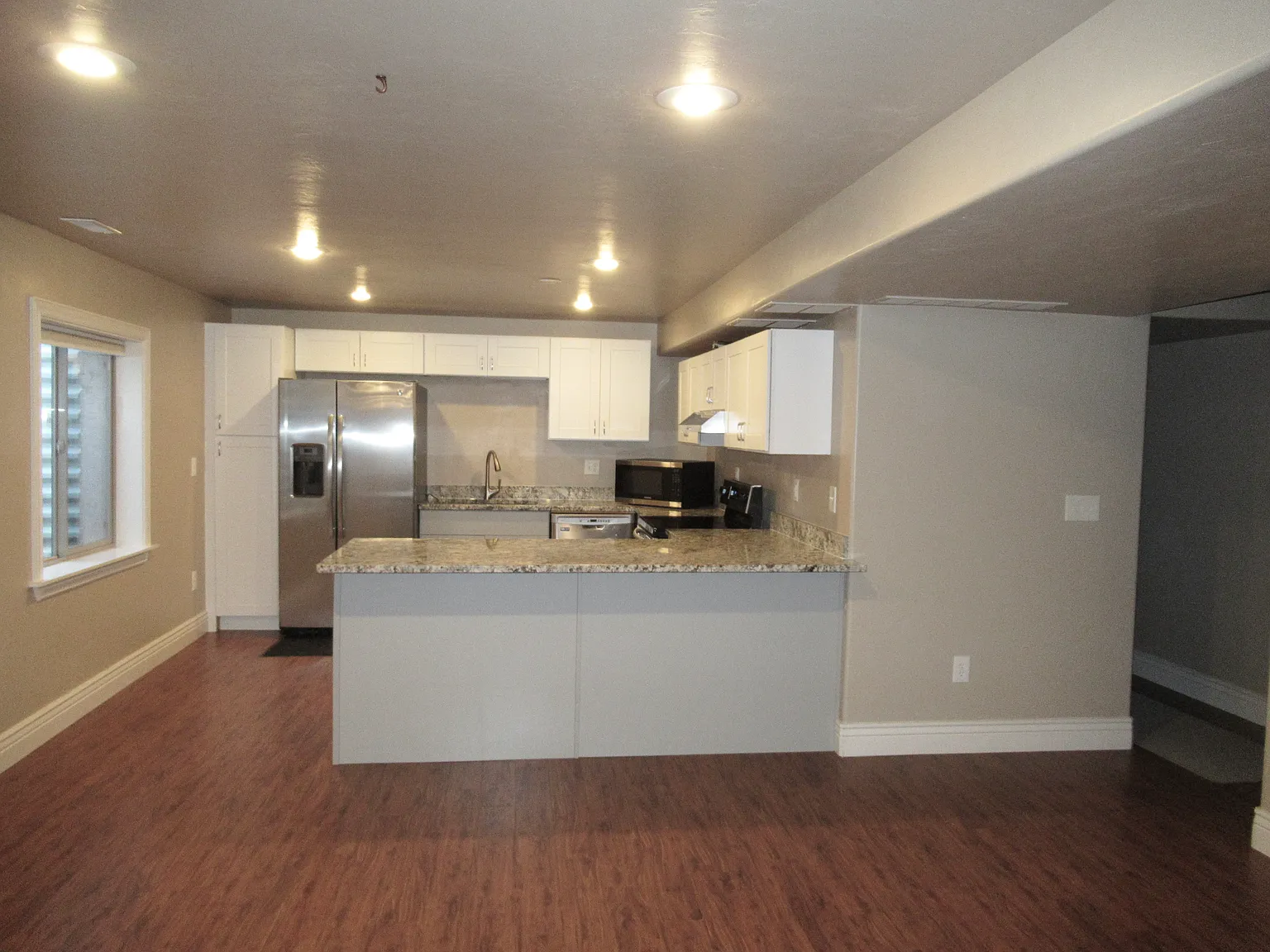 3 bed, 1.5 bath, 2100 sqft, $2,200 — Photo 2
