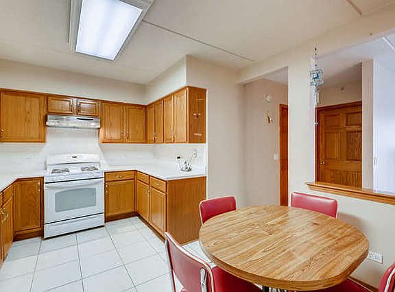 5th image of 4655 N Cumberland Ave APT 407