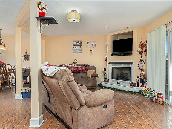 4th image of 4808 Lake Dr
