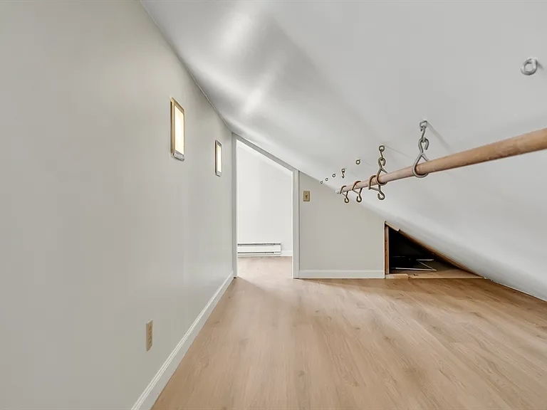 19 Fairview Ave #B — Photo 31