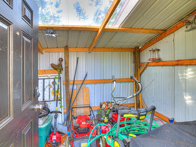 1905 N Park Ave — Photo 25