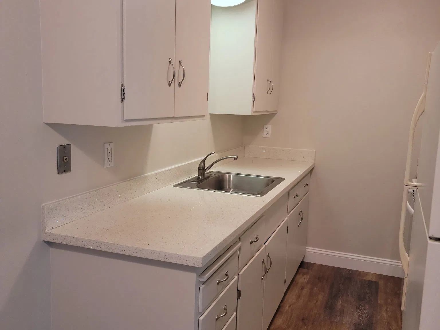 3 bed, 1.5 bath, 1000 sqft, $3,300 — Photo 2