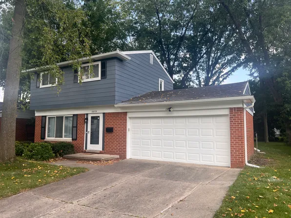 8879 Nottingham Dr, Ypsilanti, MI 48198