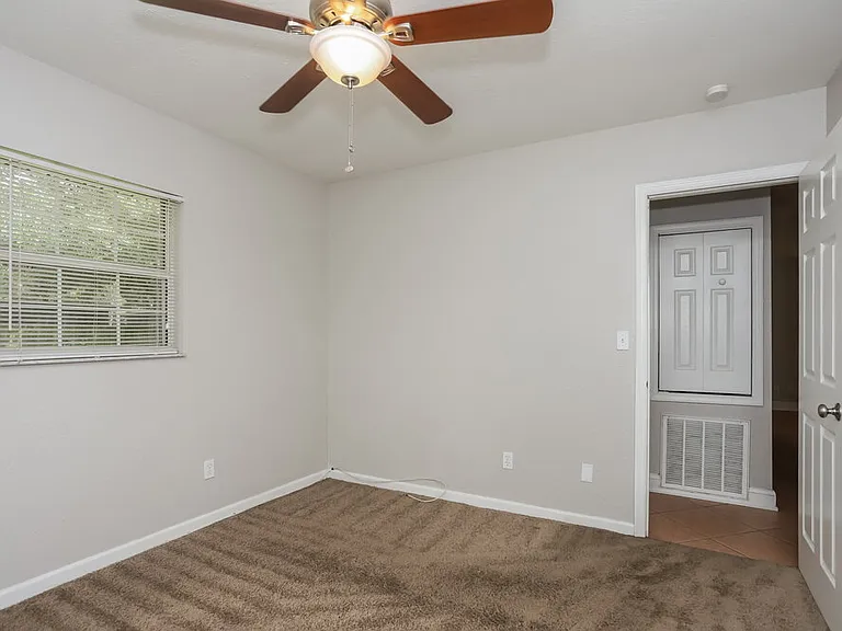 908 N Palm Dr — Photo 13