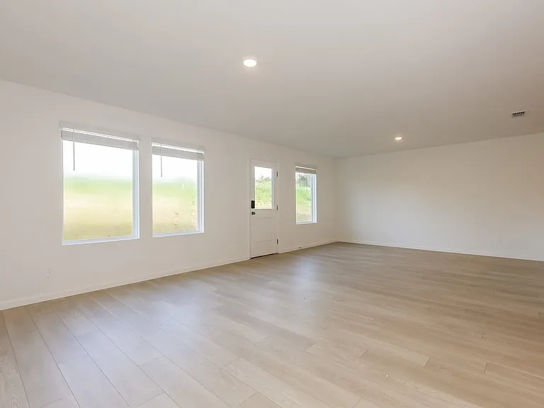 447 Artemis St — Photo 4