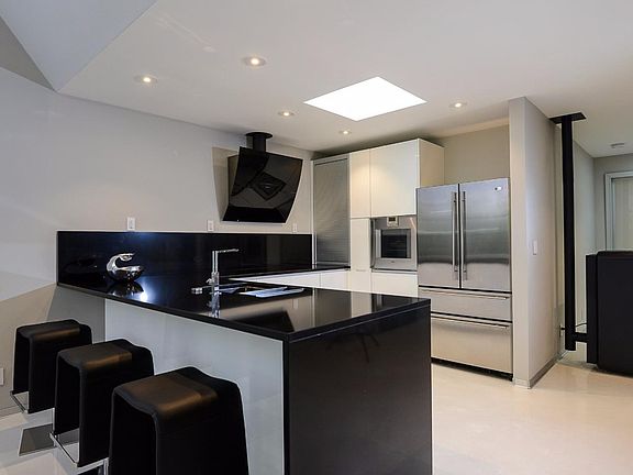 3rd image of 279 Casitas Bulevar