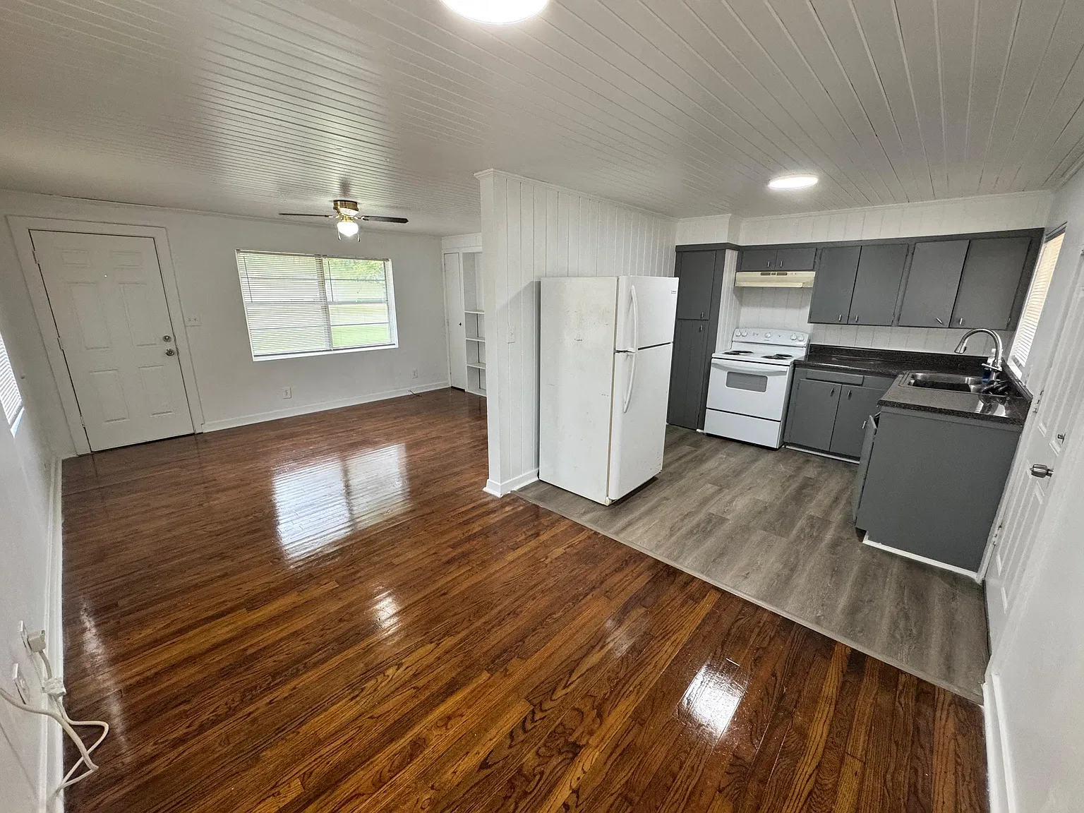 704 W Hannah St — Photo 2