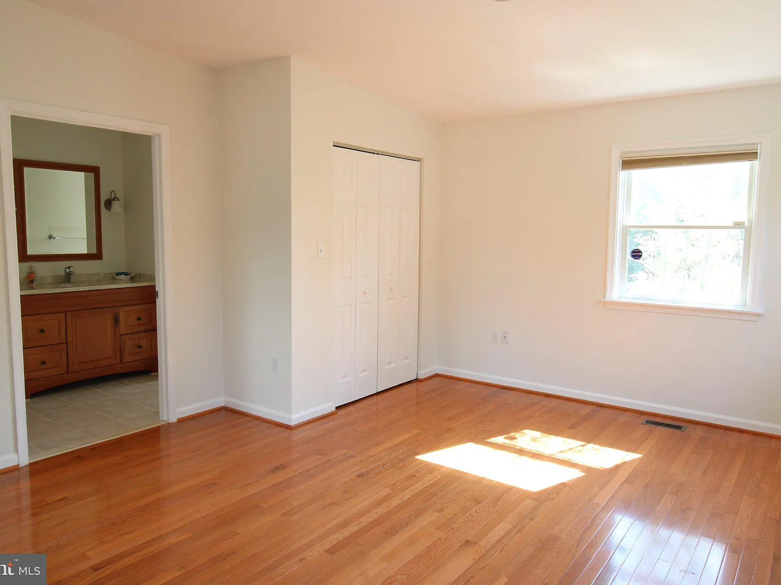 5 bed, 3.0 bath, 1698 sqft, $3,490 — Photo 4