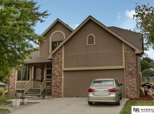 920 Hogan Dr, Papillion, NE 68046