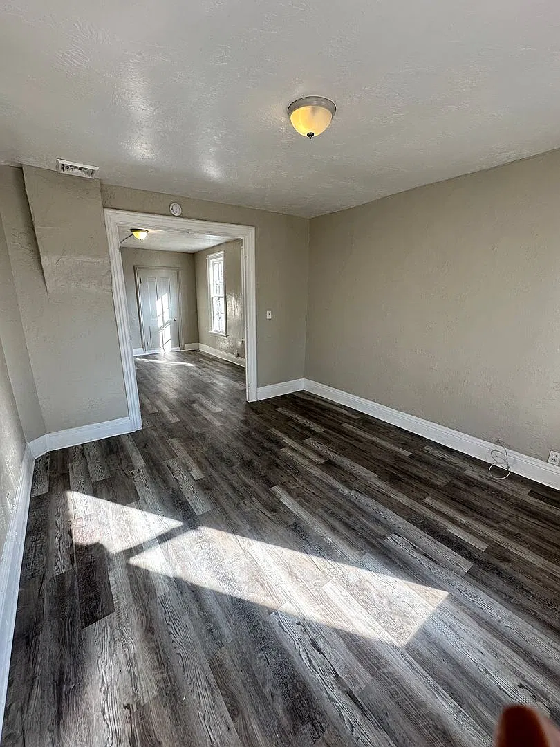 Spacious Single Family Home Ready for Rent in Great Neighborhood — Photo 4