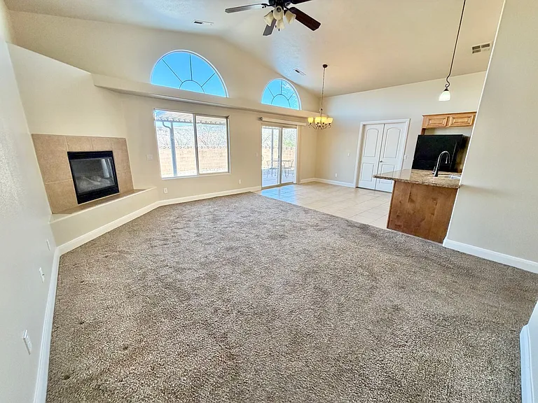 887 N Caddington Rd — Photo 11