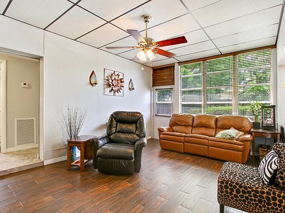 3rd image of 1529 Cochran Dr