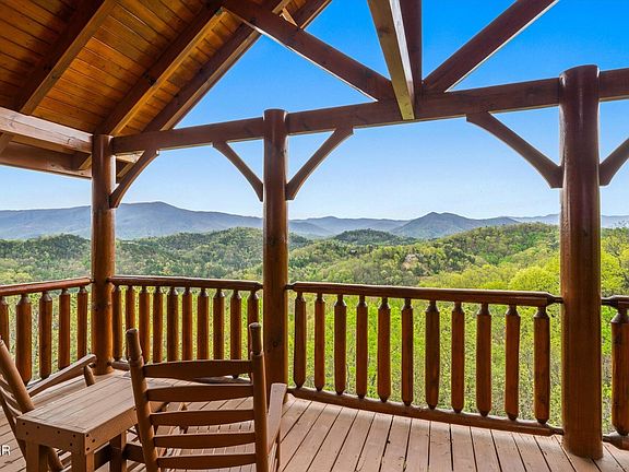 2nd image of 2722 Mountain Preserve Dr