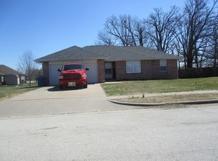 602 S Cheyenne St, Strafford, MO 65757