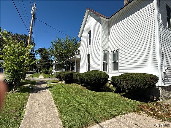 4th image of 65 Lewis St