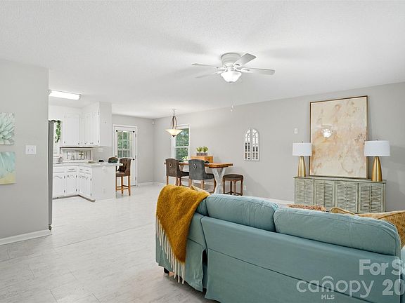 5th image of 1525 Reservation Rd