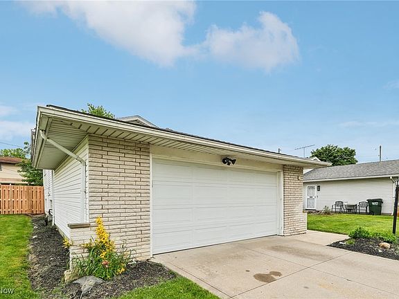 3rd image of 5667 Lori Dr