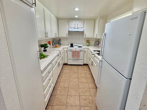 4th image of 512 W Imperial Ave #3