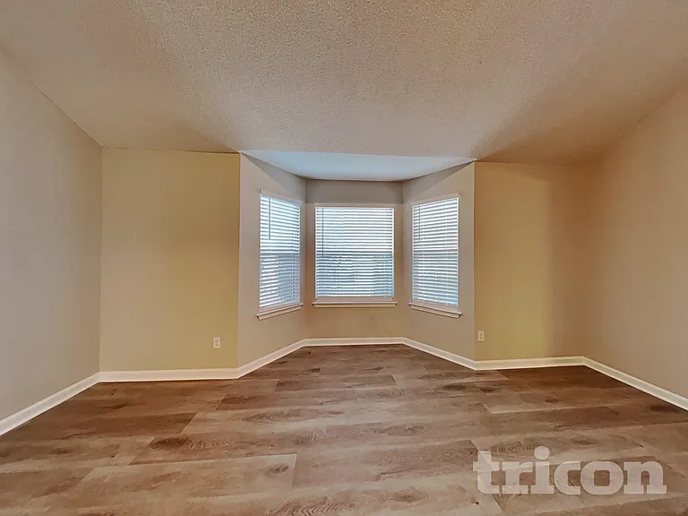 6746 Pole Creek Dr — Photo 2