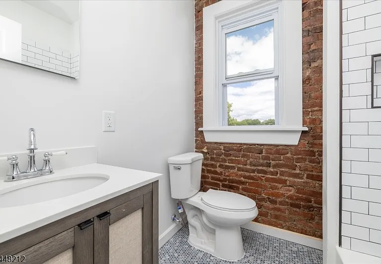 200 Forest St #3R — Photo 7