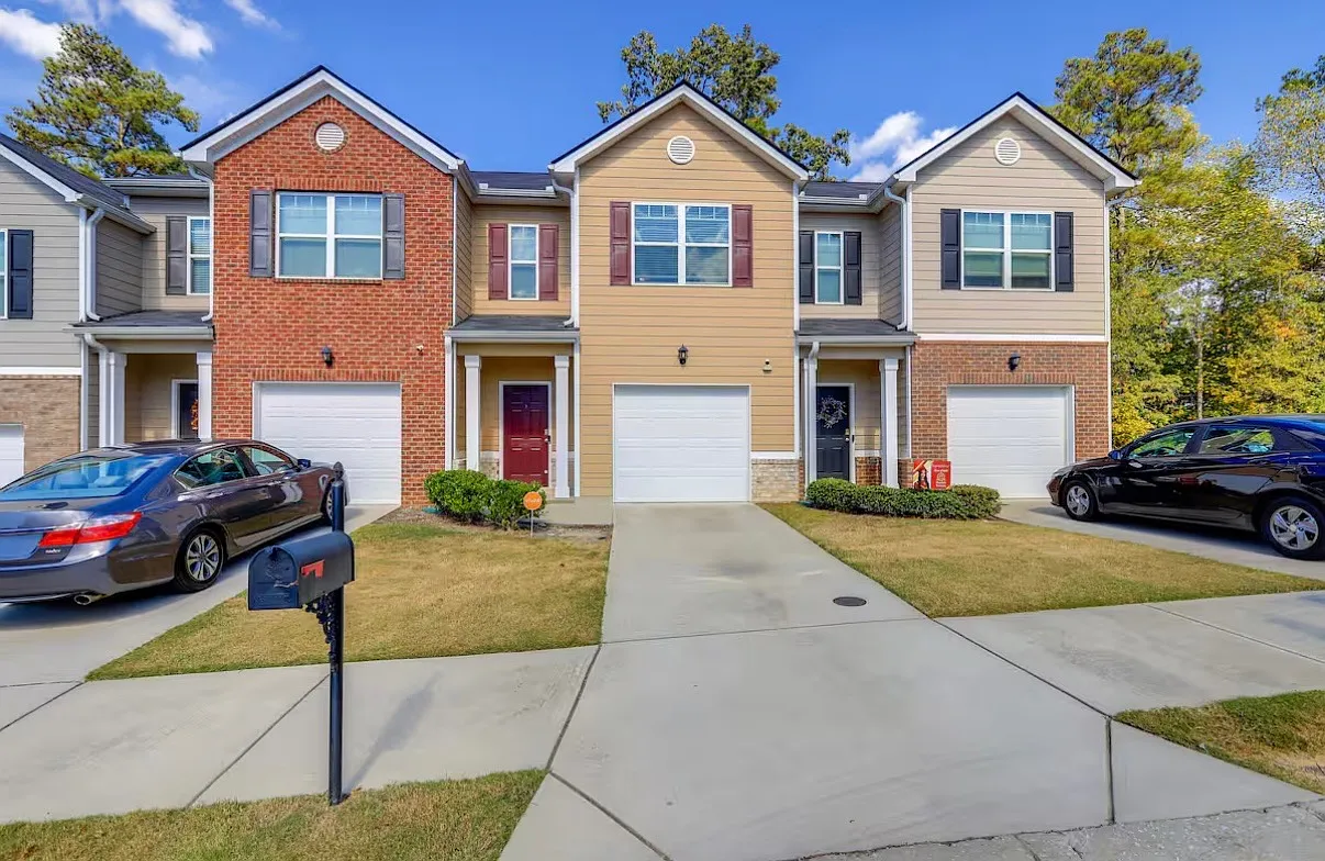 3 bed, 2.5 bath, 1400 sqft, $2,200 — Photo 2