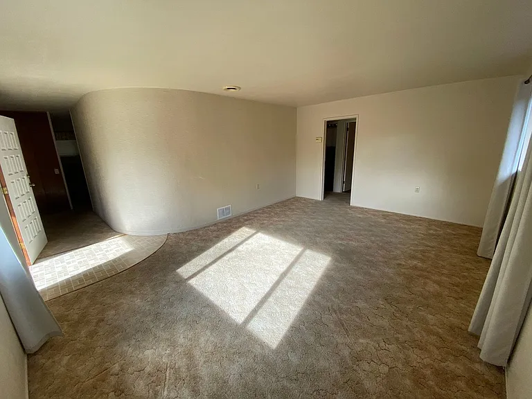 121 Coulson Ave — Photo 2