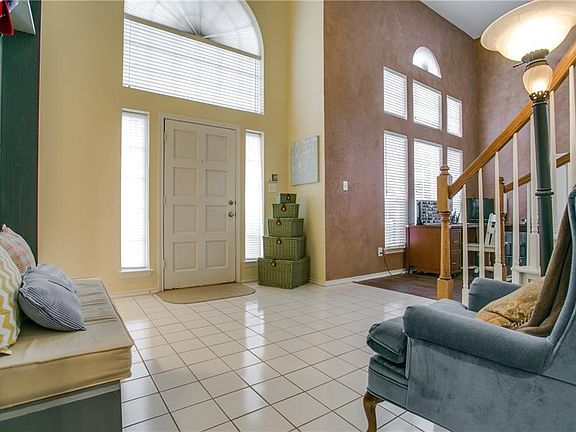 3rd image of 8400 Falconet Cir