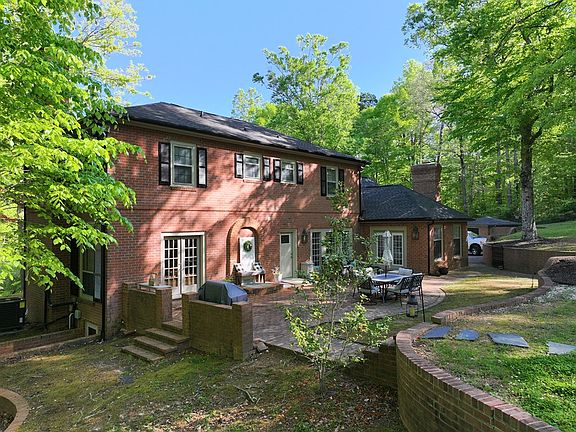 4th image of 33 Lake Heron Dr