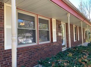 8887 Westbrooke Dr, Overland Park, KS 66212