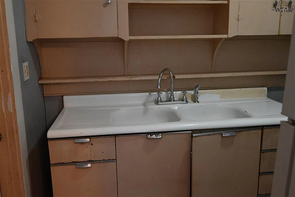 2406 Avenue D - 1 — Photo 4