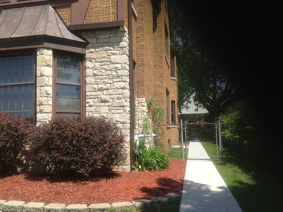 2nd image of 434 E Fremont Pl