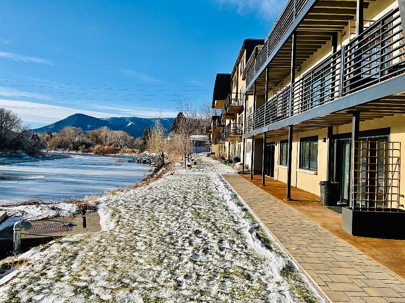 Immaculate long-term & brand-new furnished second floor corner unit.