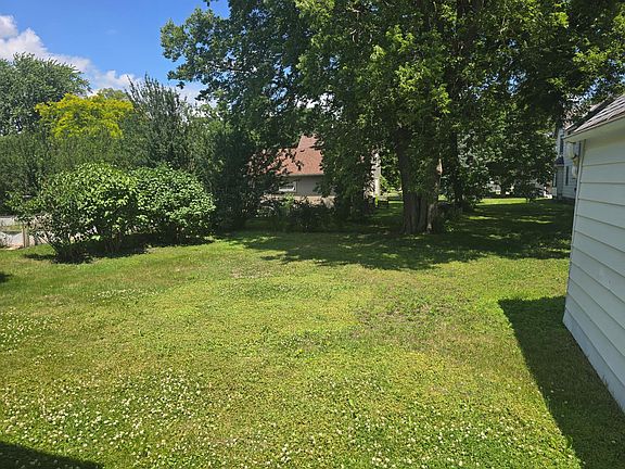 4th image of 401 Willow St