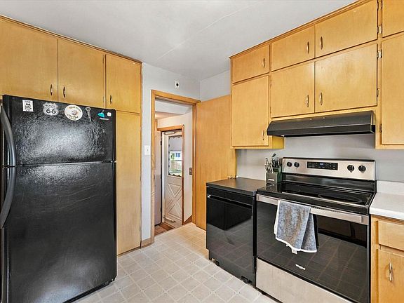 5th image of 1416 W Washington AVENUE