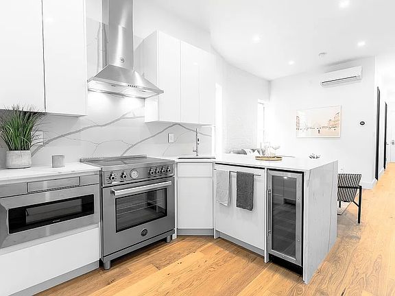 3rd image of 1440 Pacific St #5