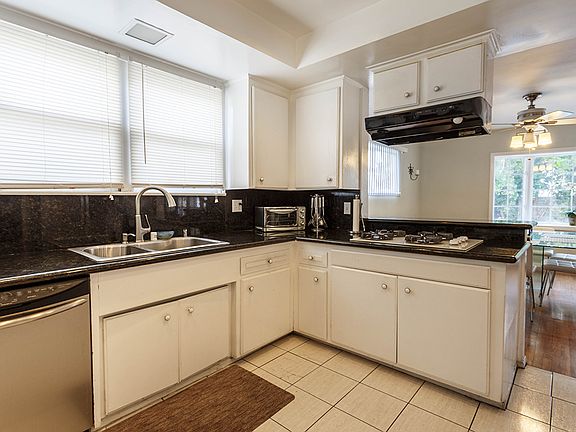 4th image of 8306 Gladbeck Ave