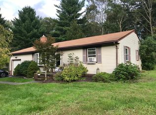 770 White Oaks Manor Dr, East Stroudsburg, PA 18301