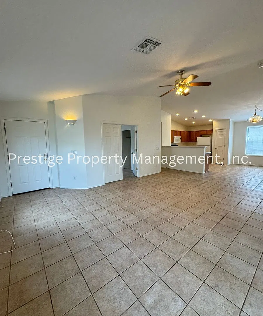 Charming All Tile 4/2 Rita Ranch Home — Photo 3